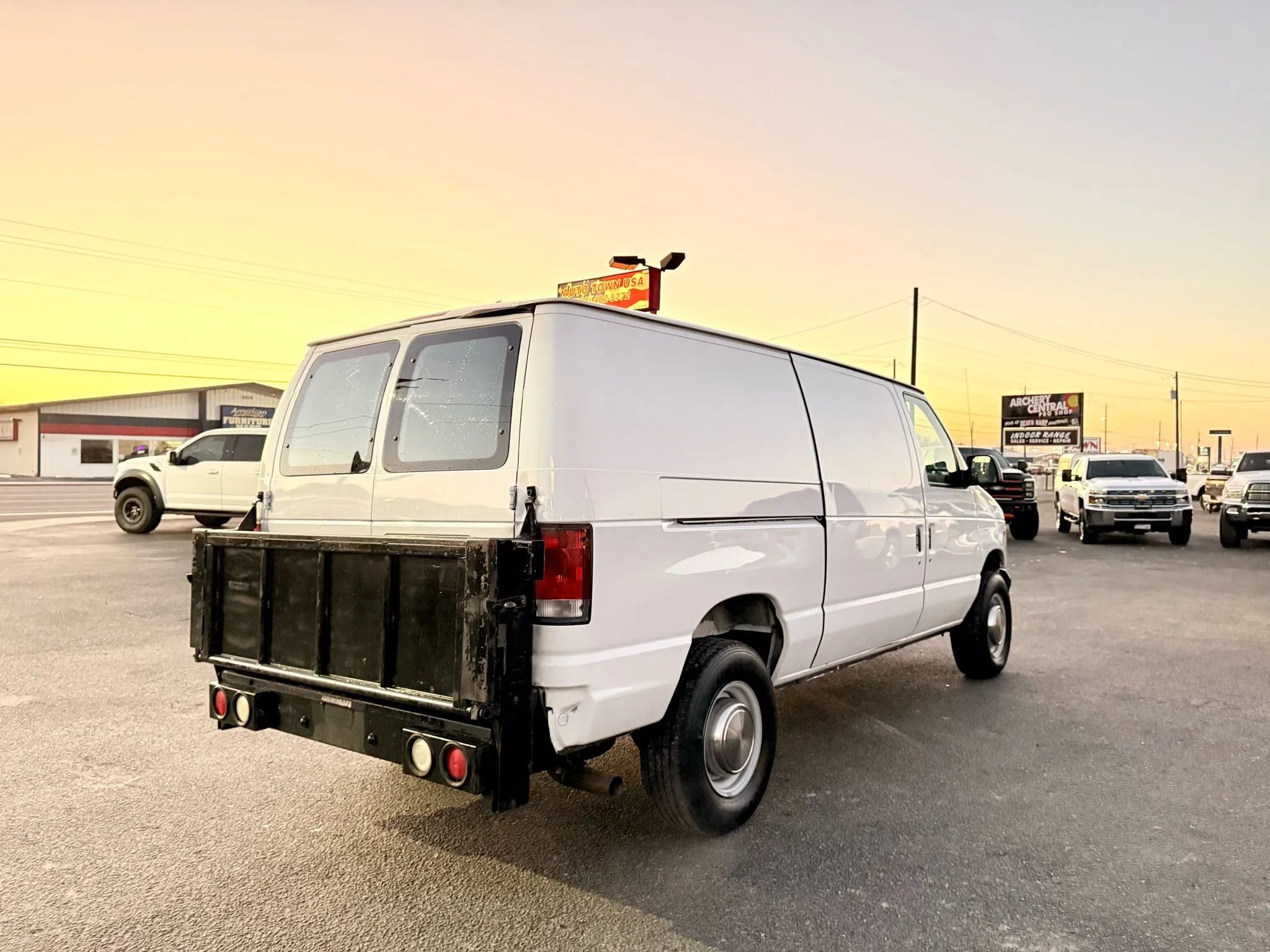 Used 2000 Ford E-350 and Econoline 350 Van image 5