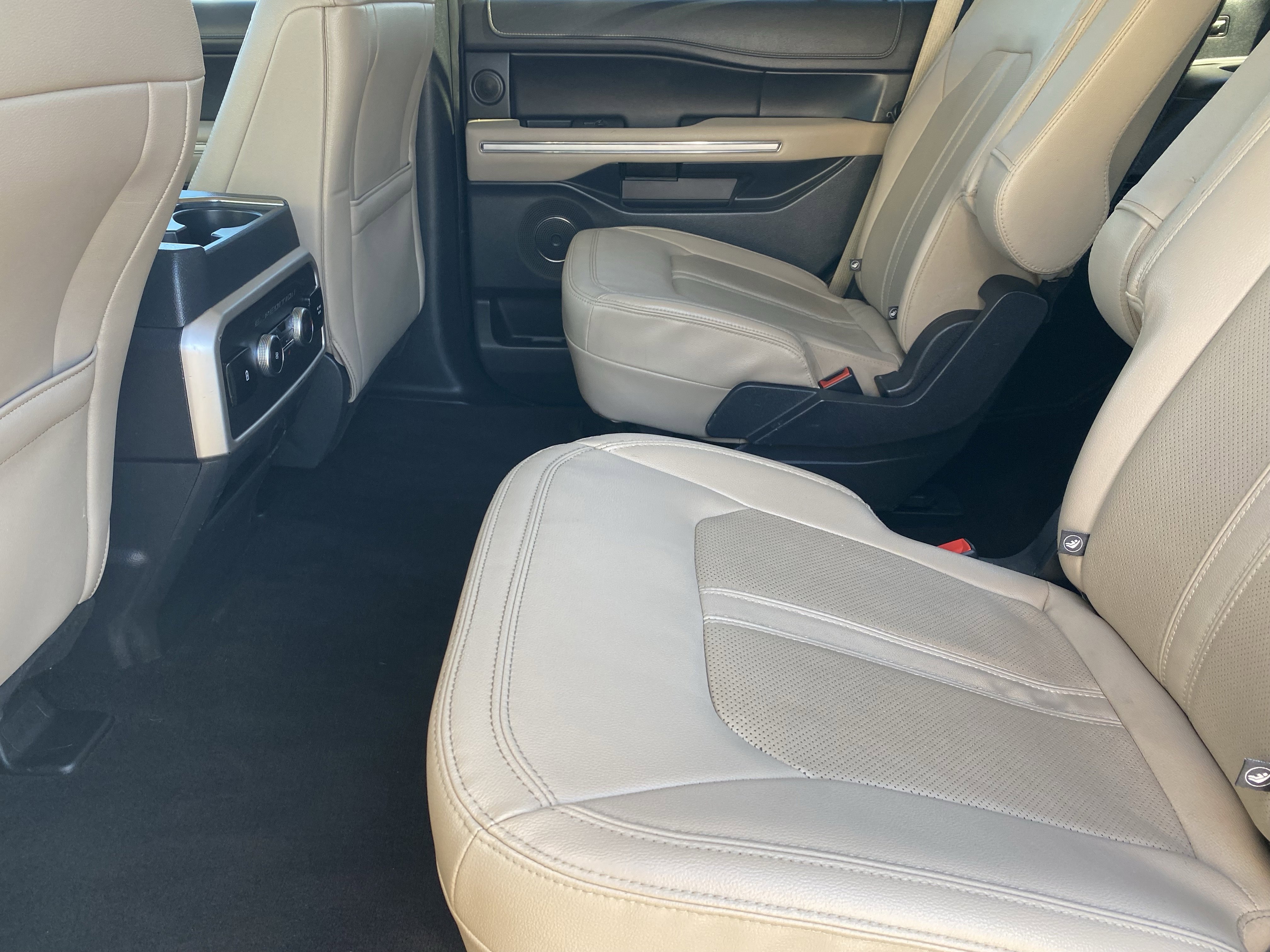 Used 2022 Ford Expedition Limited image 15