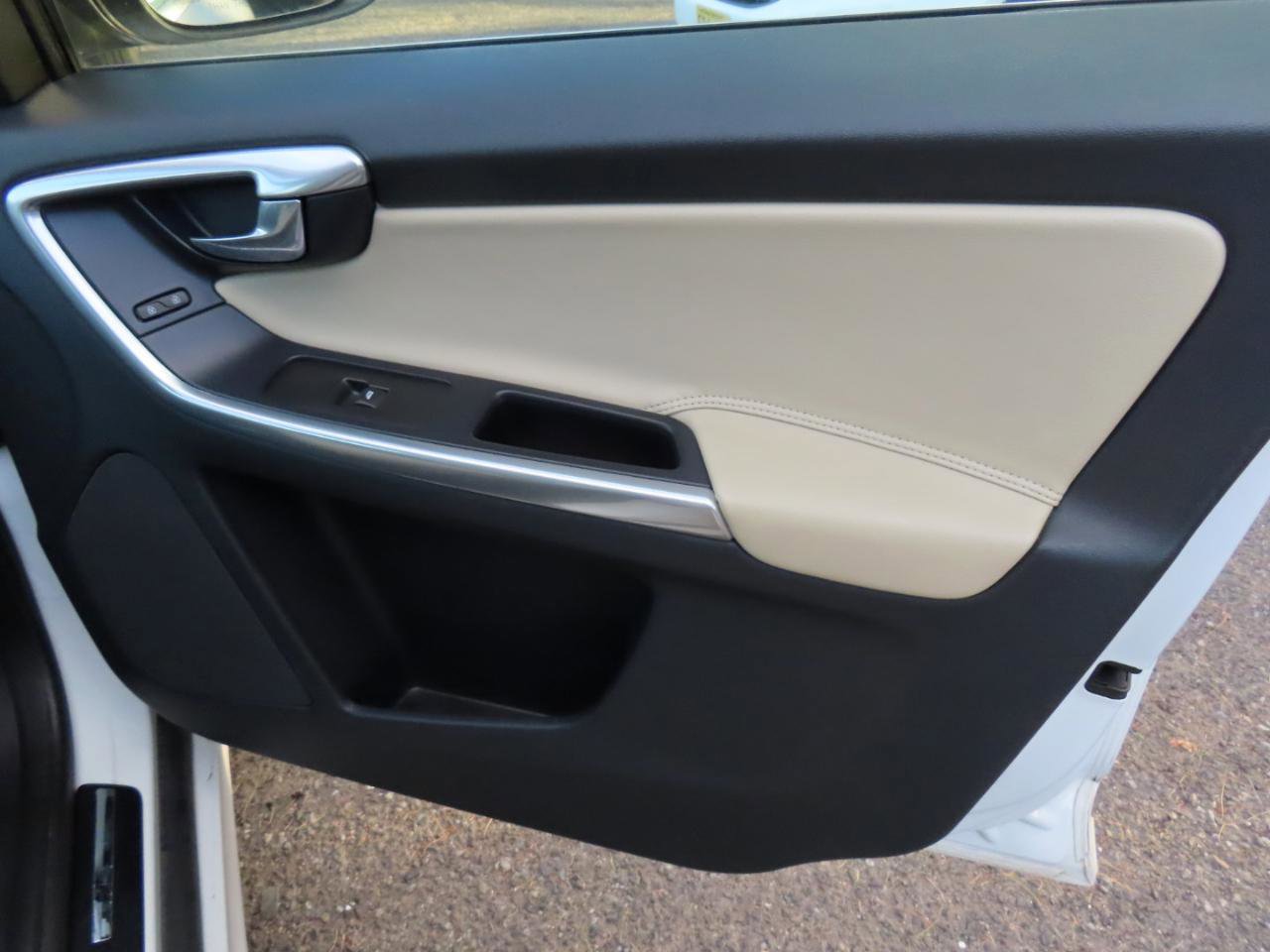 Used 2016 Volvo XC60 T6 w/ Protection Package AWD/4WD image 23