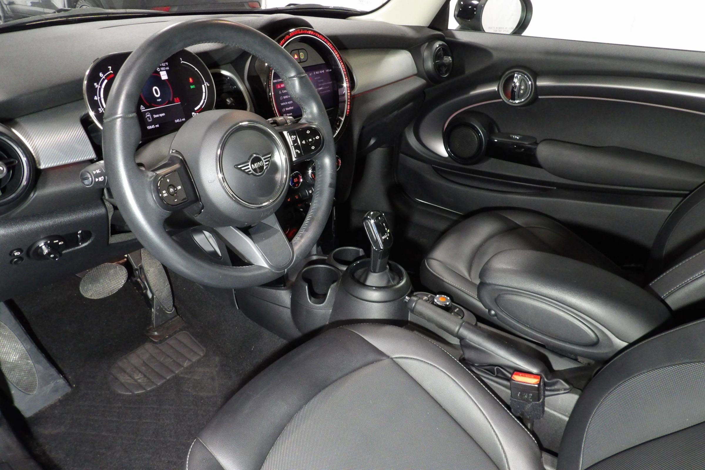 Used 2022 MINI Cooper 2-Door Hardtop image 8