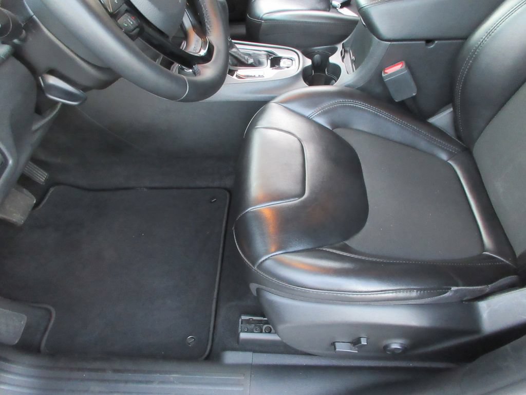 Used 2021 Jeep Cherokee Latitude Plus AWD/4WD image 20