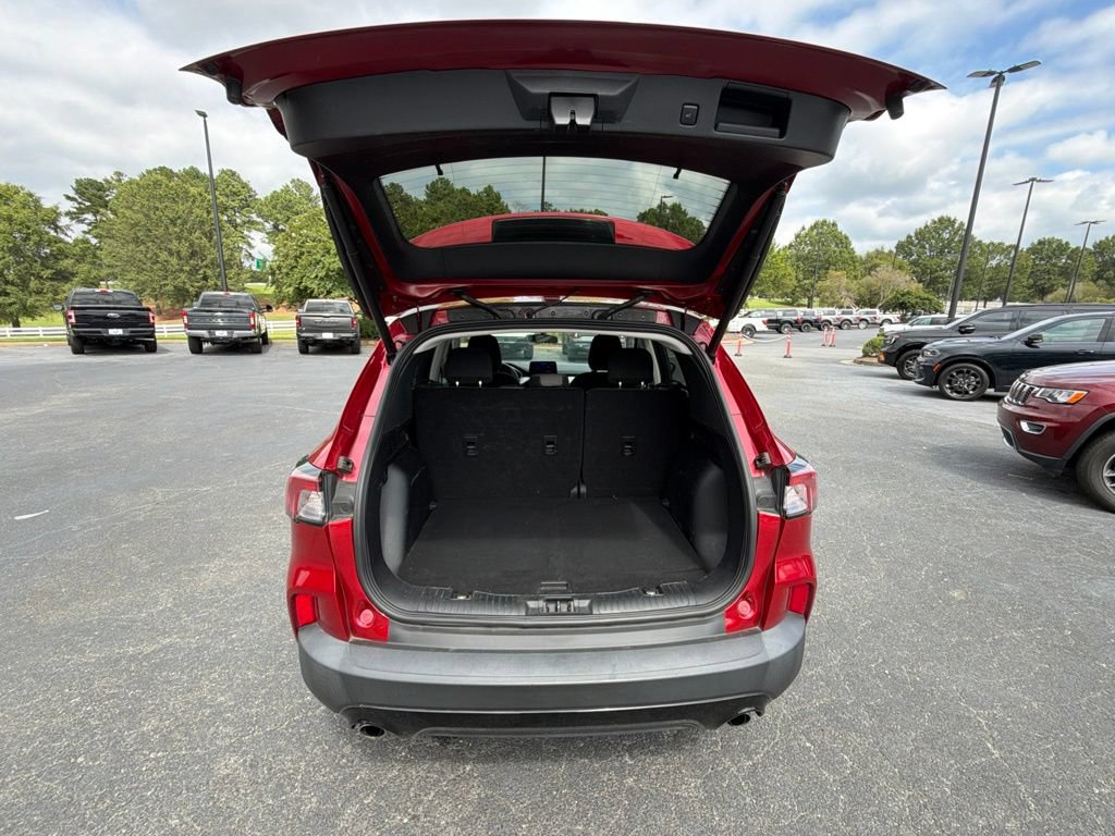 Used 2022 Ford Escape SE w/ SE Sport Appearance Package AWD/4WD image 16