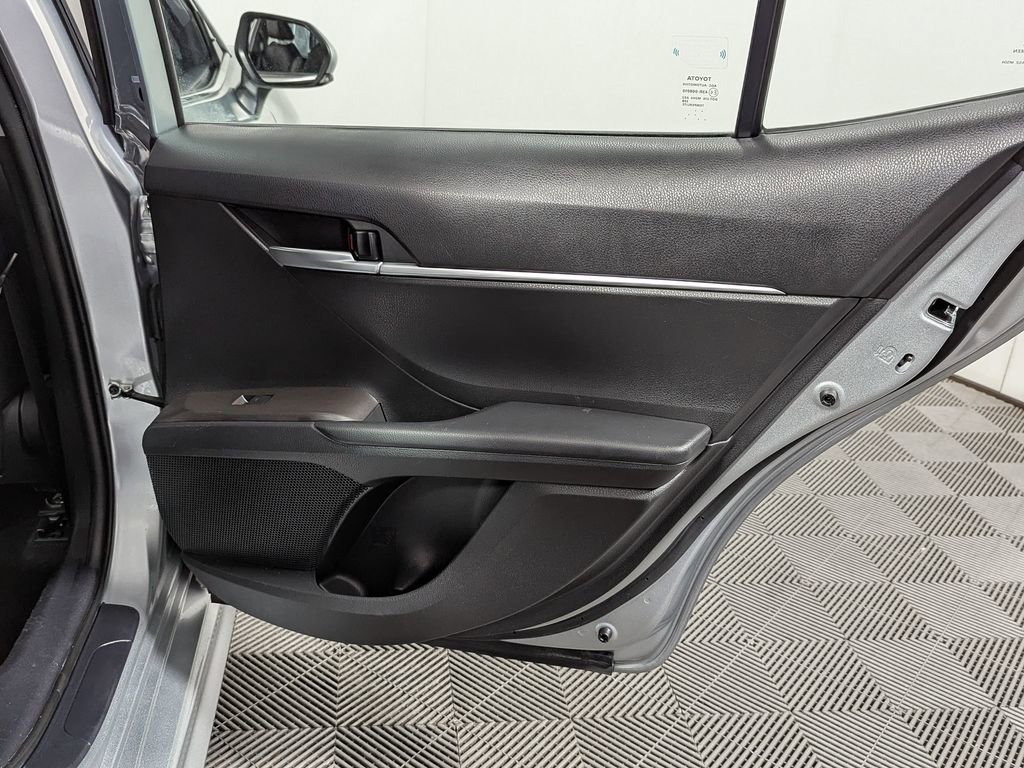 Used 2023 Toyota Camry SE image 39