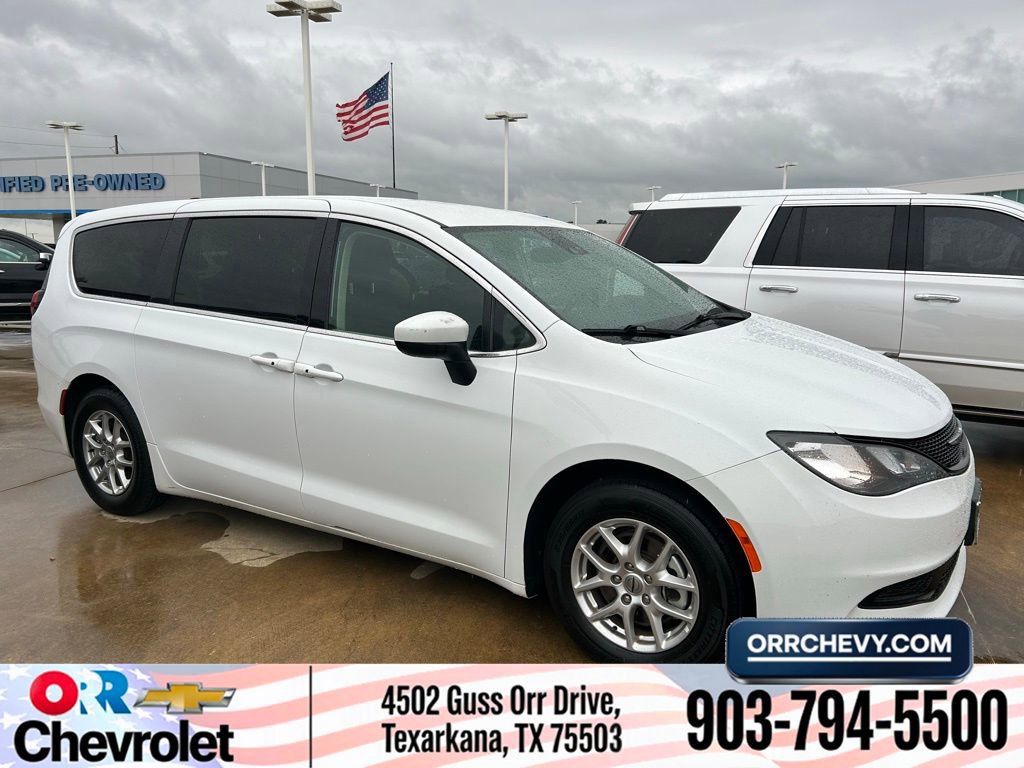 Used 2023 Chrysler Voyager LX image 1