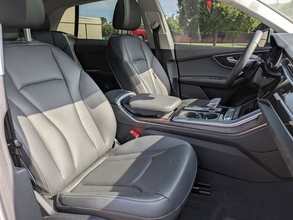 Used 2023 Audi Q8 Premium Plus AWD/4WD image 21