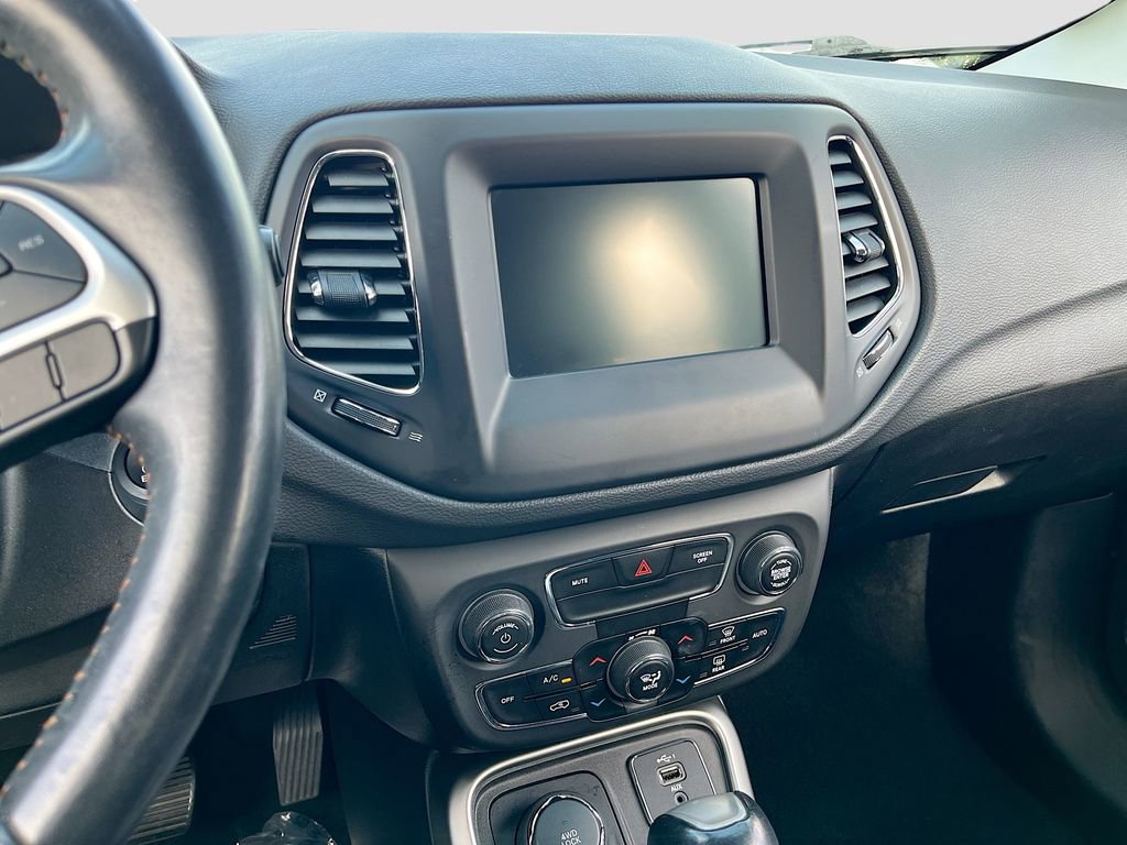 Certified 2020 Jeep Compass Latitude image 13