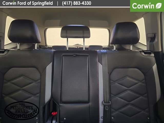 Used 2024 Volkswagen Atlas Peak Edition SE AWD/4WD image 23