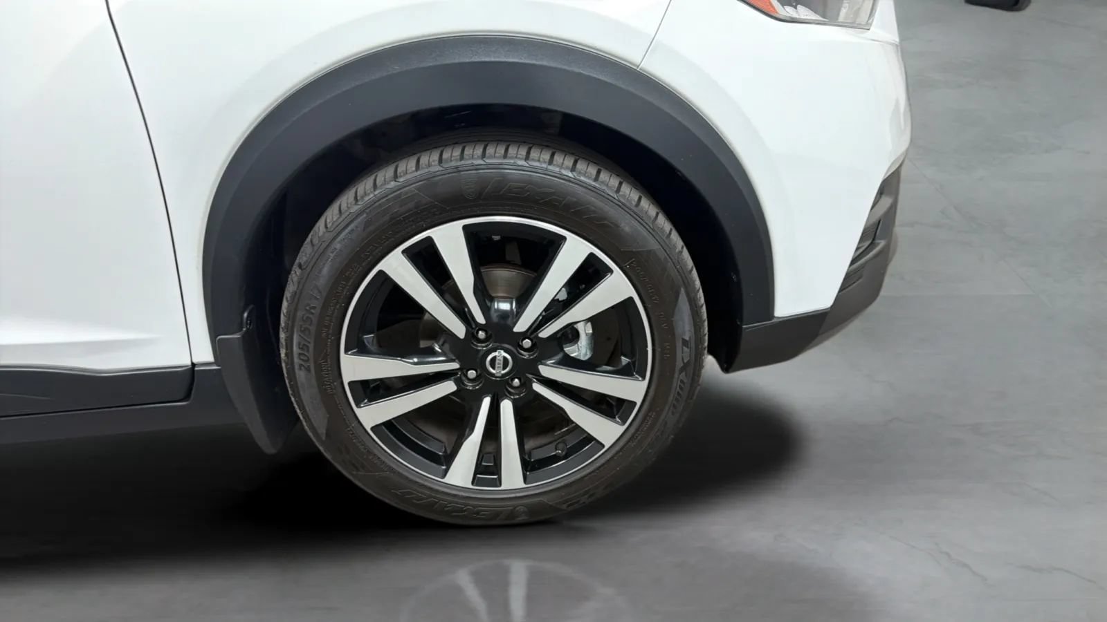 Used 2018 Nissan Kicks SV FWD image 26