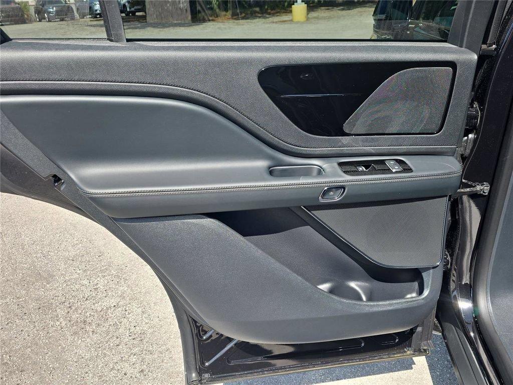 New 2026 Lincoln Aviator 2WD image 9