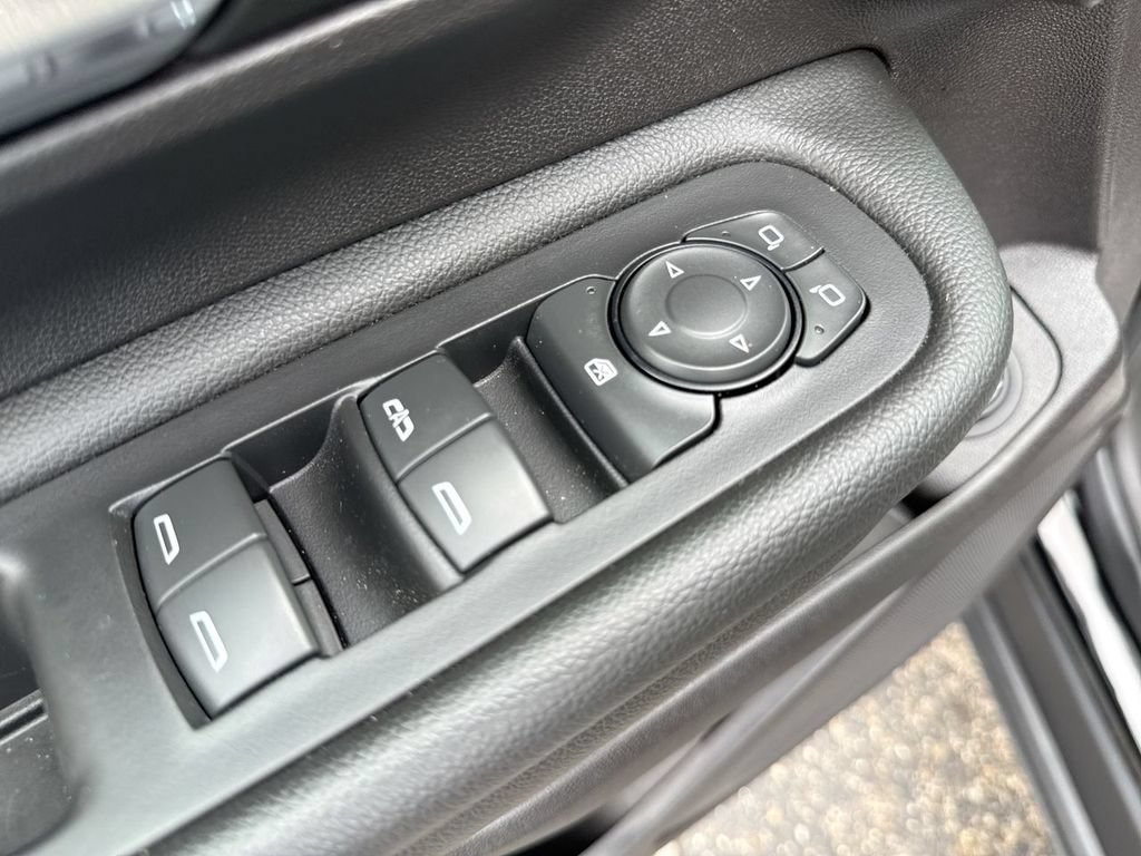 Used 2024 GMC Terrain SLT FWD image 13