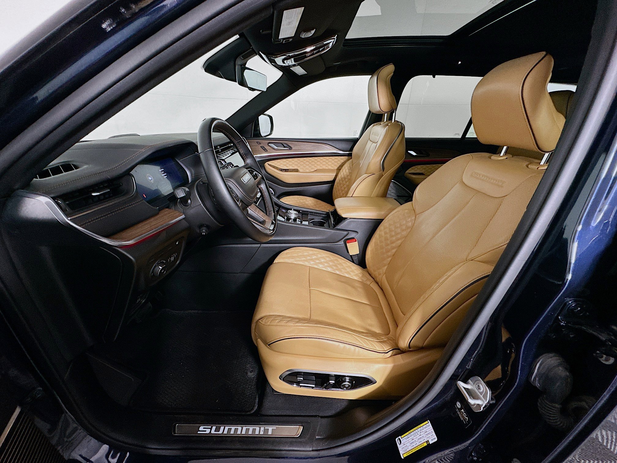 Used 2022 Jeep Grand Cherokee Summit w/ Advanced Protech Group IV AWD/4WD image 13