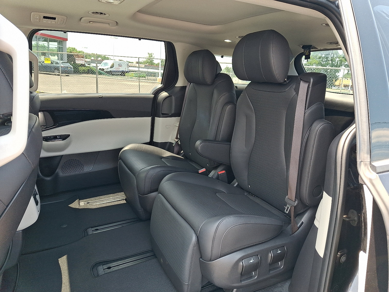 Used 2024 Kia Carnival SX Prestige FWD image 11