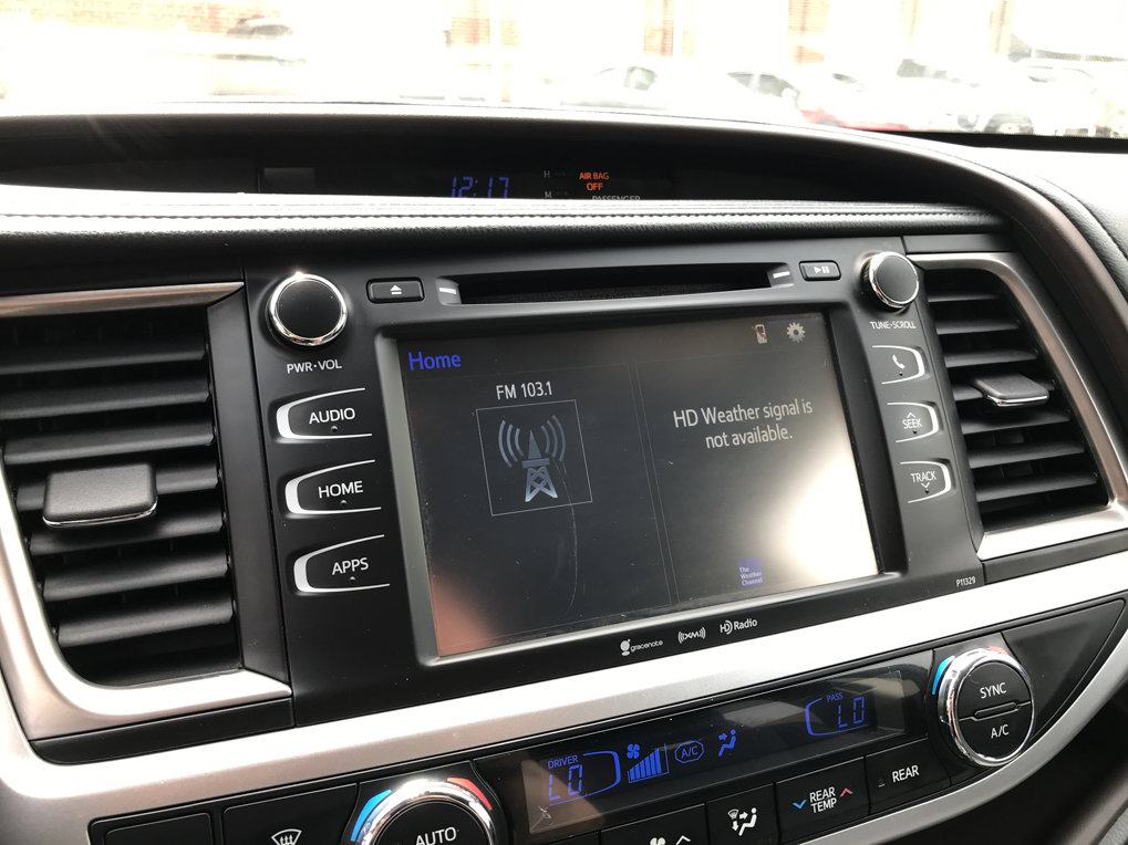 Used 2017 Toyota Highlander Plus w/ Carpet Mat Package AWD/4WD image 17