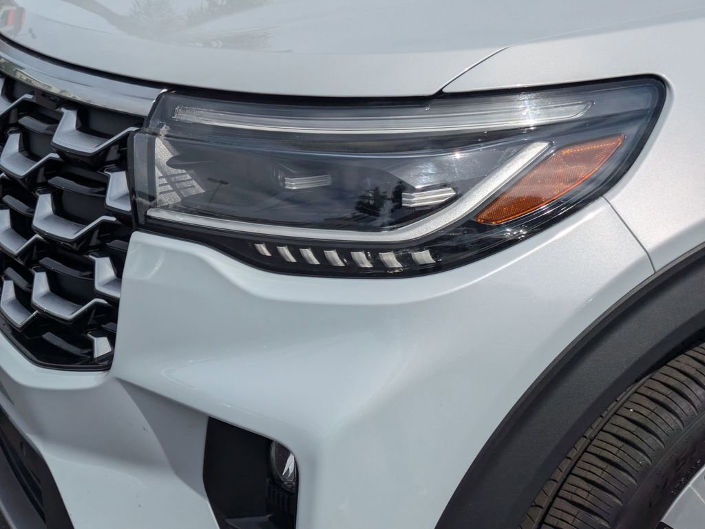 Used 2025 Ford Explorer Platinum w/ LUX Leather Package image 11