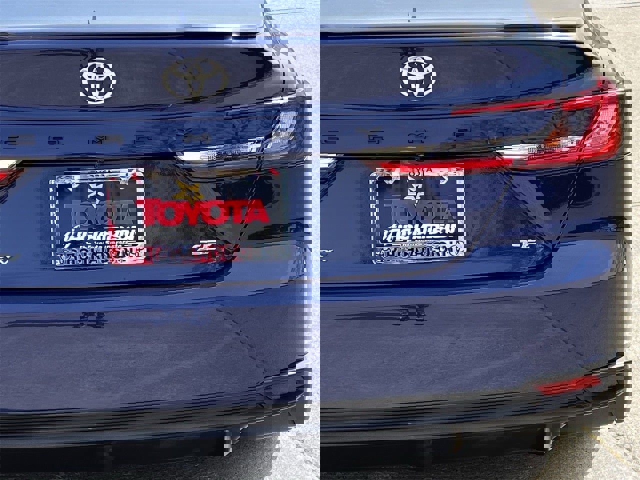 Used 2025 Toyota Camry SE image 6