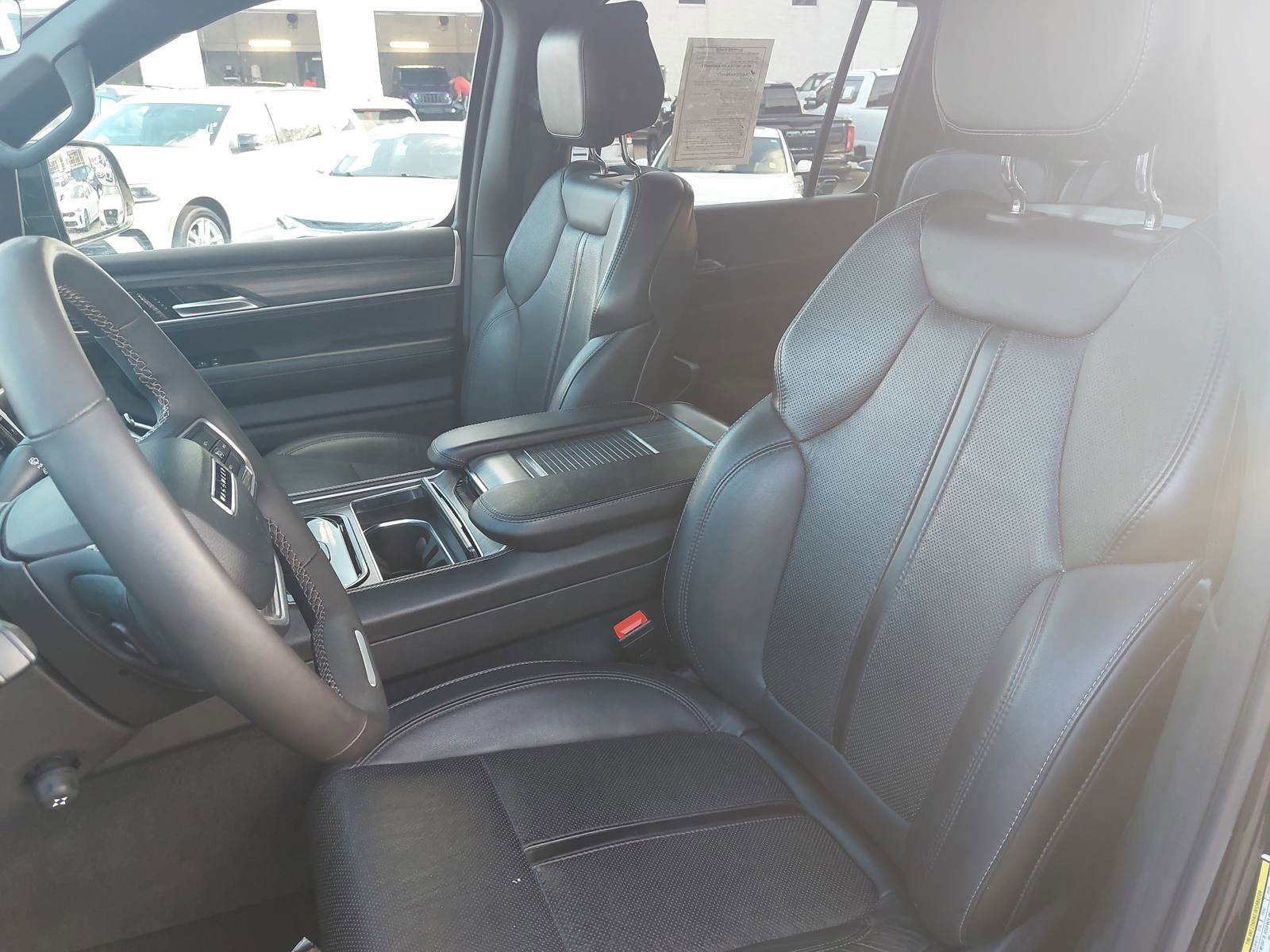 Used 2024 Jeep Wagoneer L Series II image 16