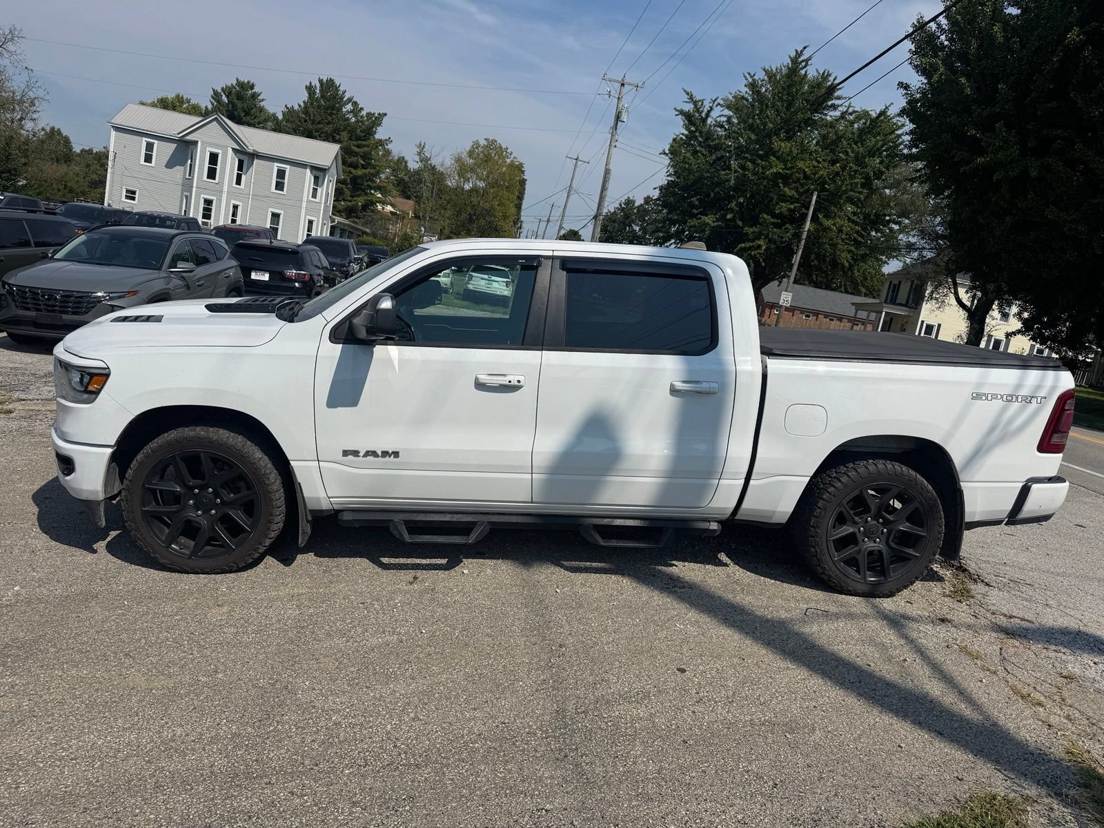 Used 2023 RAM 1500 Laramie AWD/4WD image 3