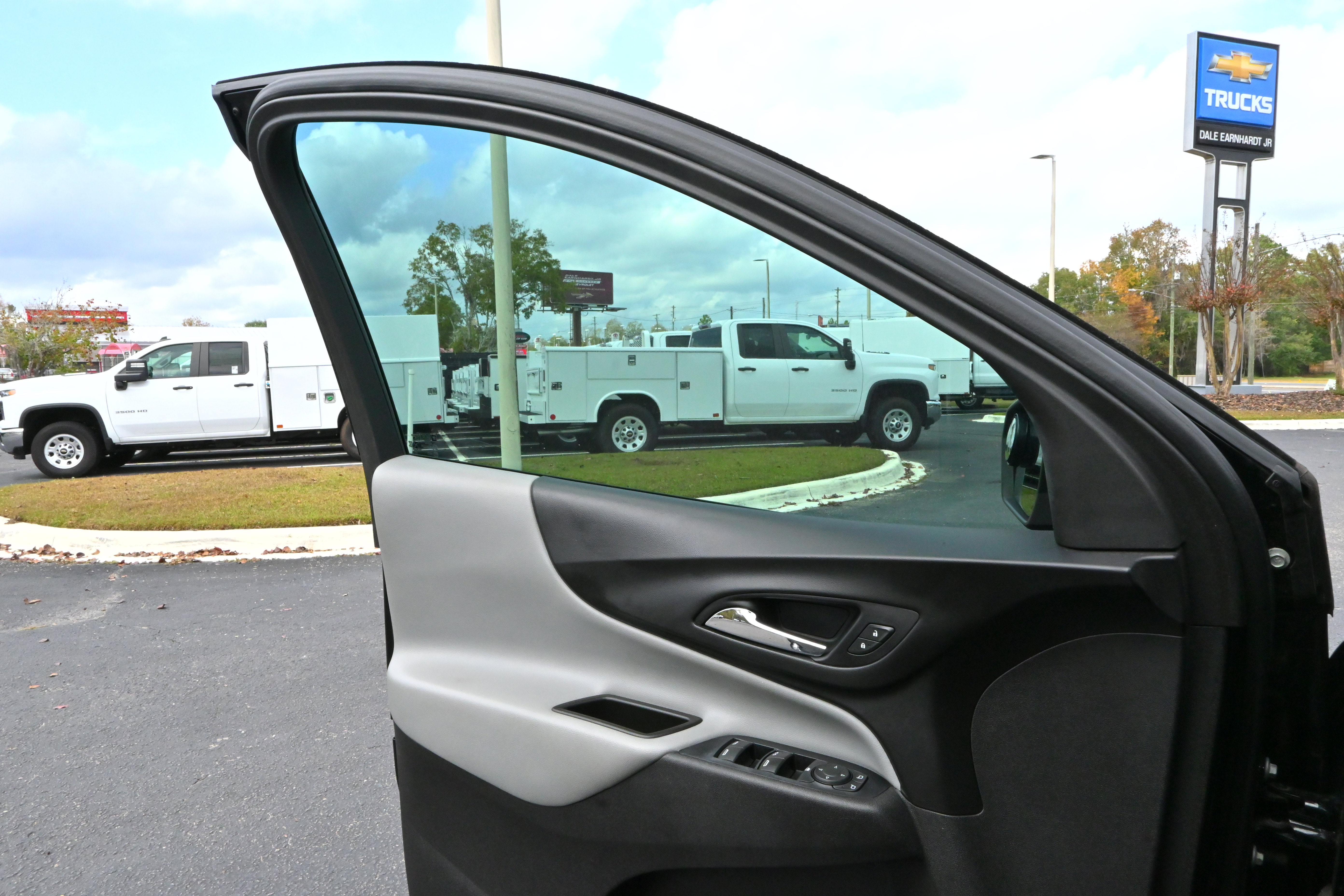 Used 2019 Chevrolet Equinox LS image 22