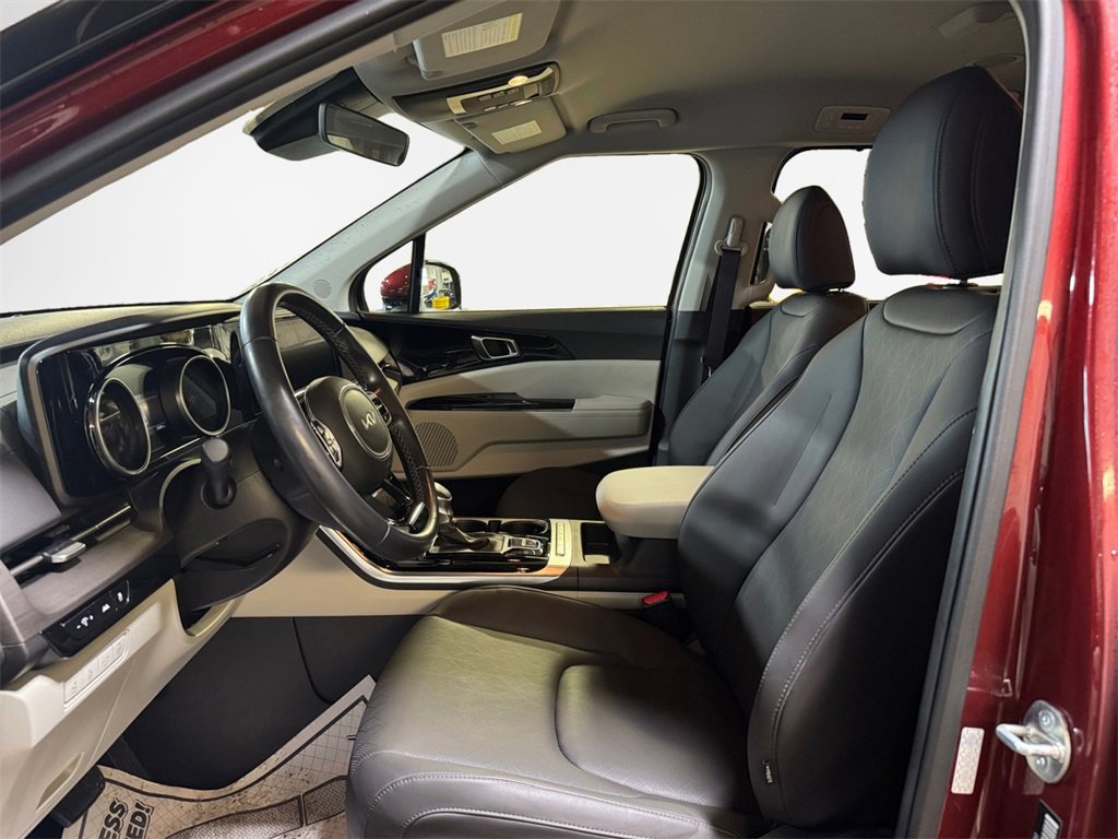 Certified 2024 Kia Carnival EX image 12