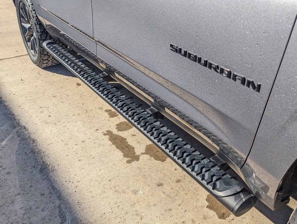 Used 2022 Chevrolet Suburban Z71 w/ Luxury Package image 14