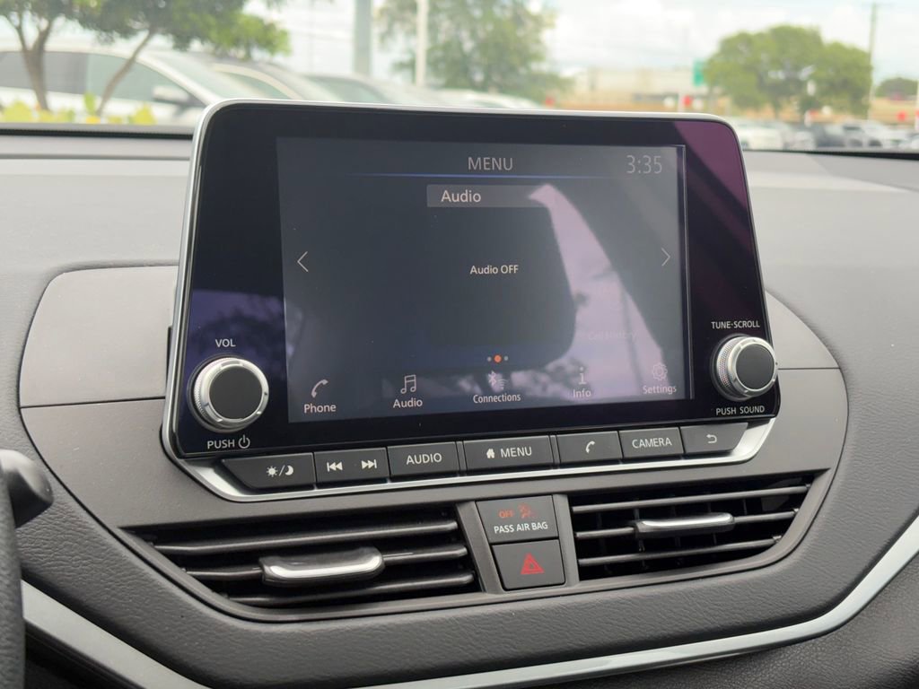 Used 2025 Nissan Altima 2.5 S FWD image 17