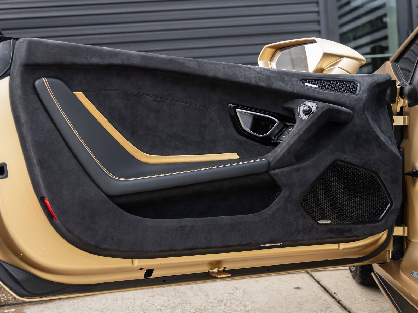 Used 2023 Lamborghini Huracan Tecnica RWD image 27