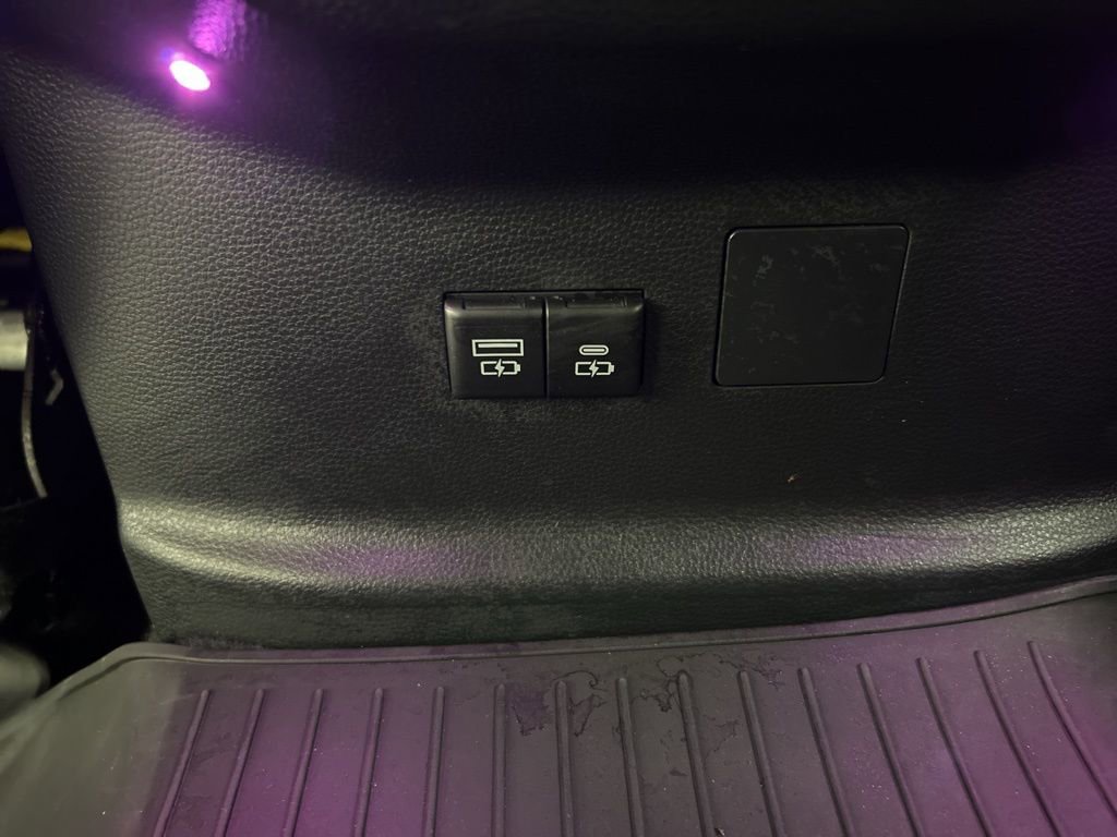 Used 2024 Toyota Tundra Limited AWD/4WD image 27