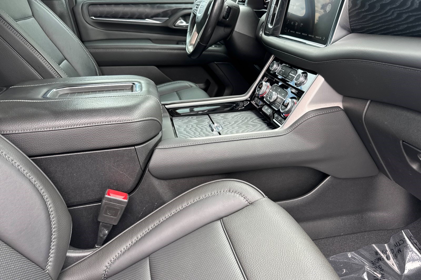 Used 2022 GMC Yukon XL Denali AWD/4WD image 18