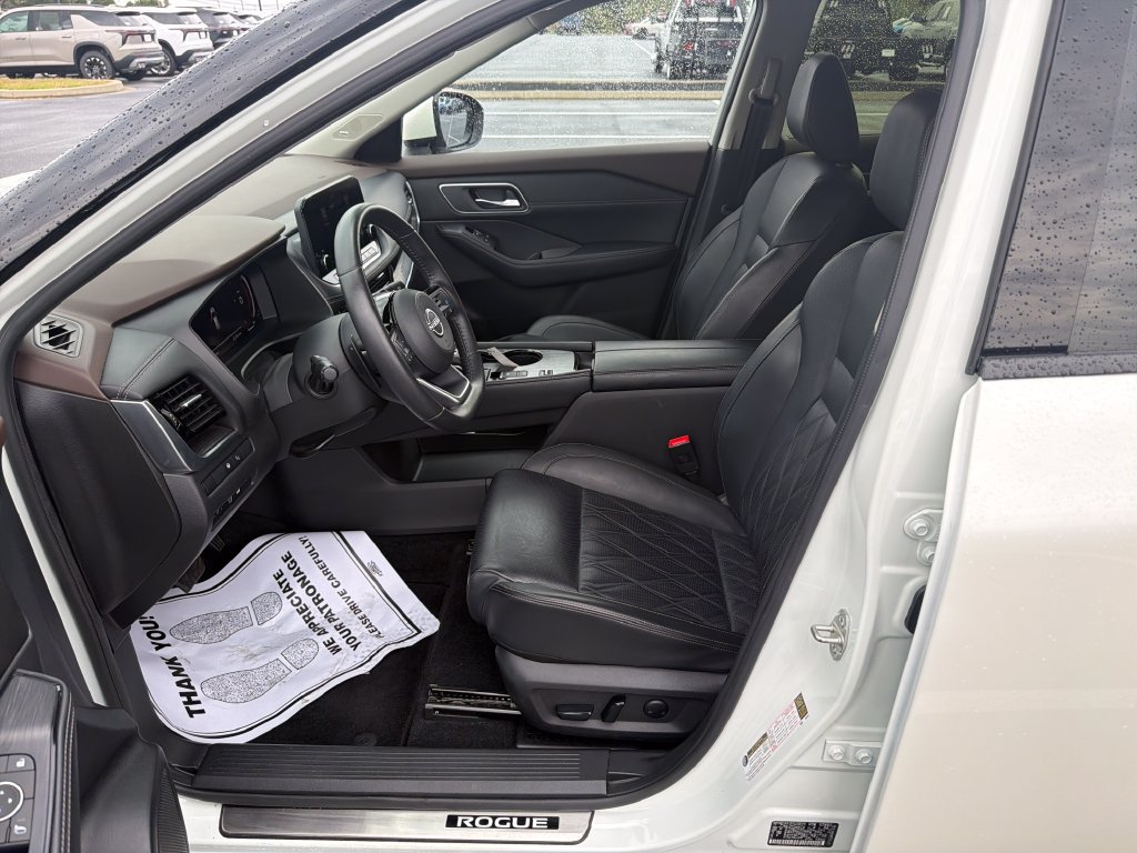 Used 2023 Nissan Rogue Platinum w/ Platinum Premium Package FWD image 15