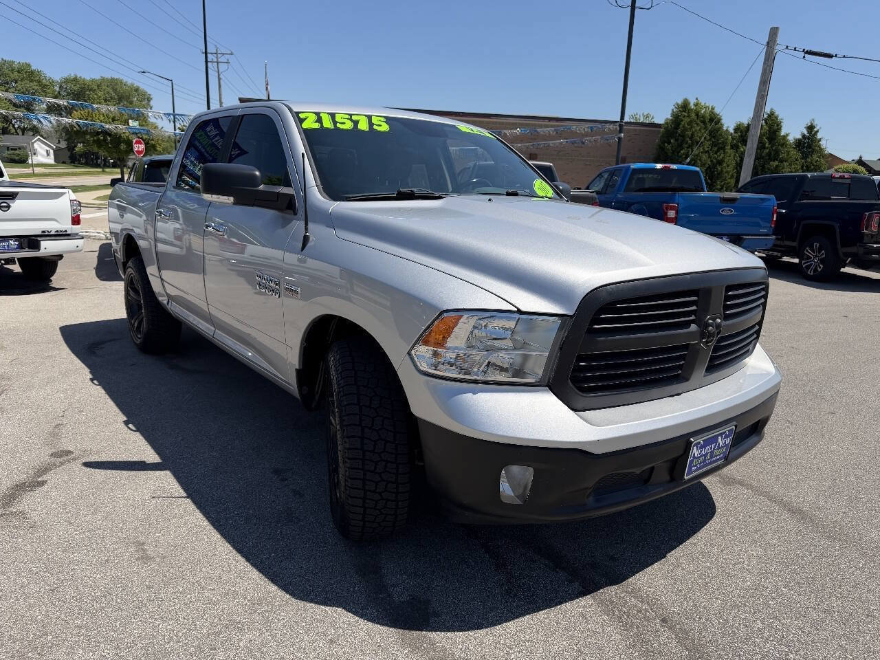 Used 2017 RAM 1500 Classic SLT w/ SLT Plus D←cor Group AWD/4WD image 3