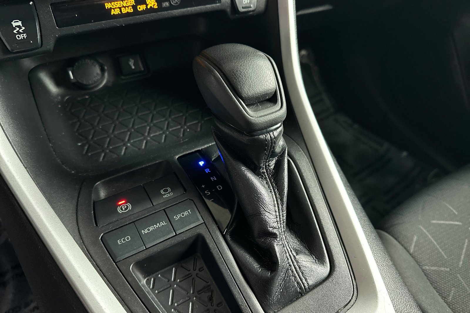 Used 2021 Toyota RAV4 XLE image 23