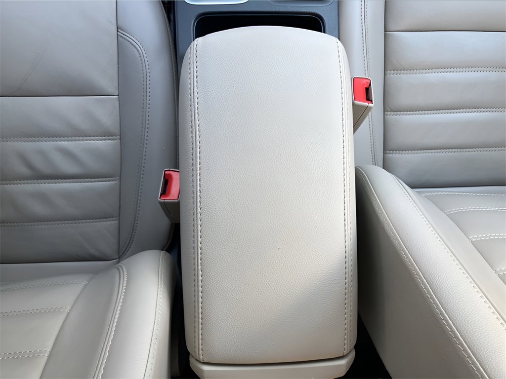 Used 2018 Ford Escape Titanium w/ Ford Safe & Smart Package image 27