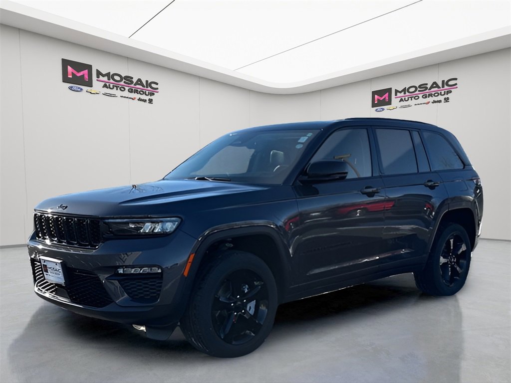Used 2023 Jeep Grand Cherokee Limited w/ Black Appearance Package image 3