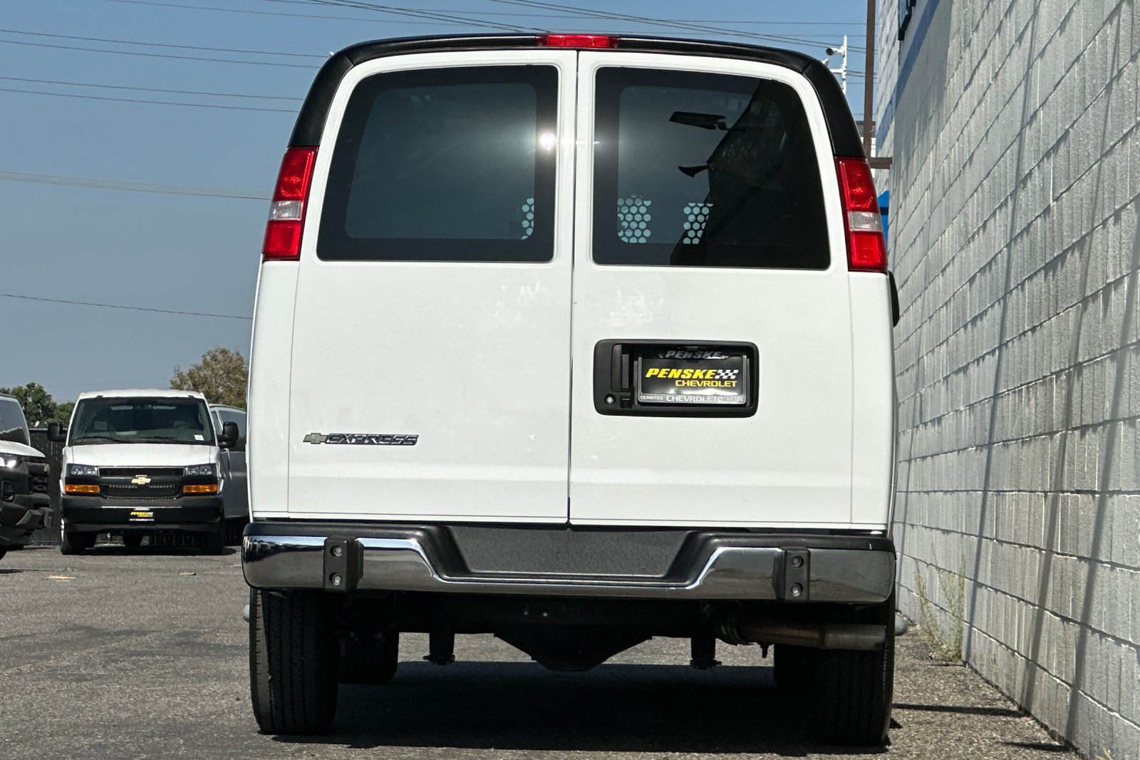 Used 2025 Chevrolet Express 2500 w/ Driver Convenience Package RWD image 5