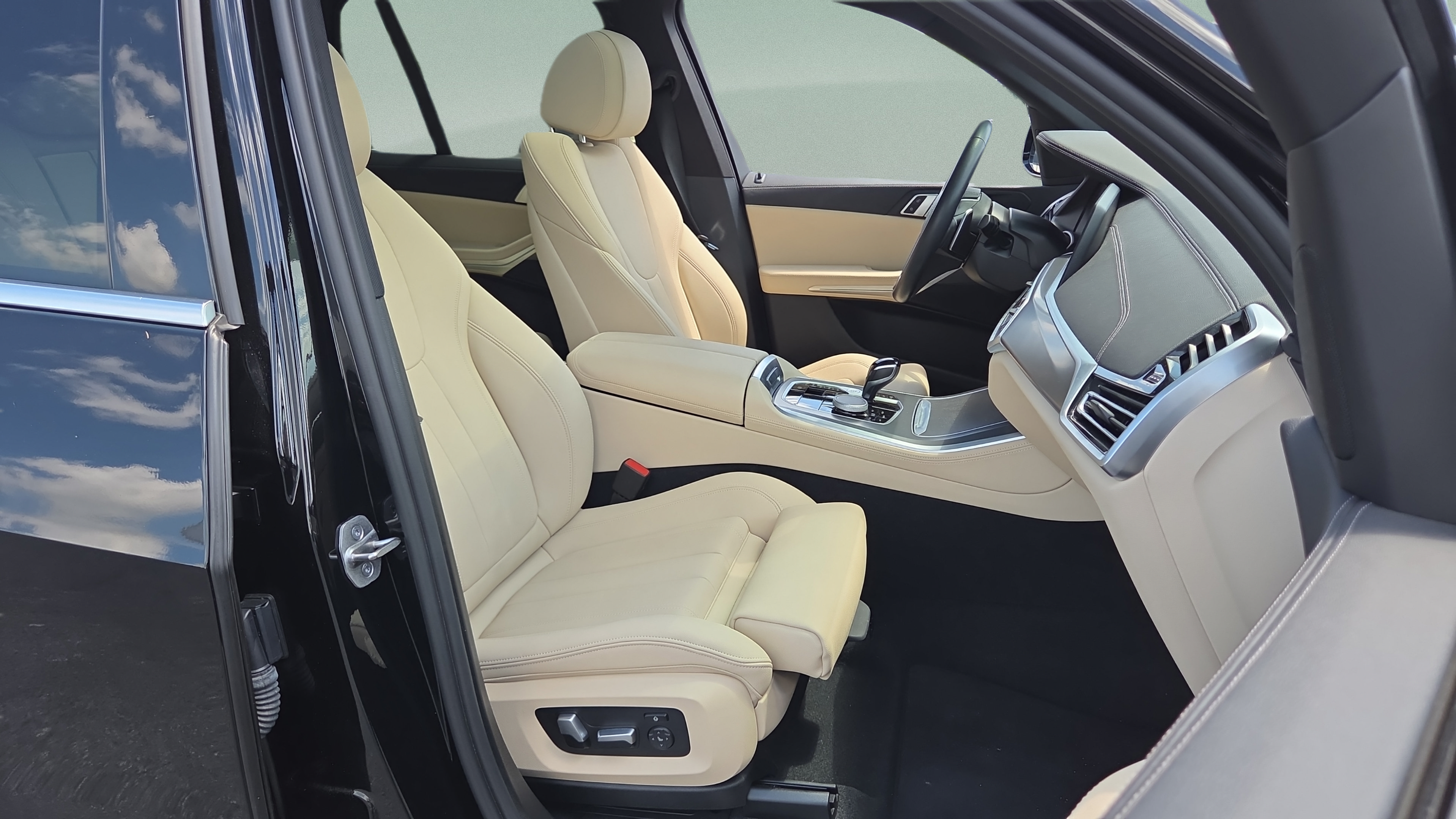 Used 2022 BMW X5 sDrive40i w/ Premium Package RWD image 17