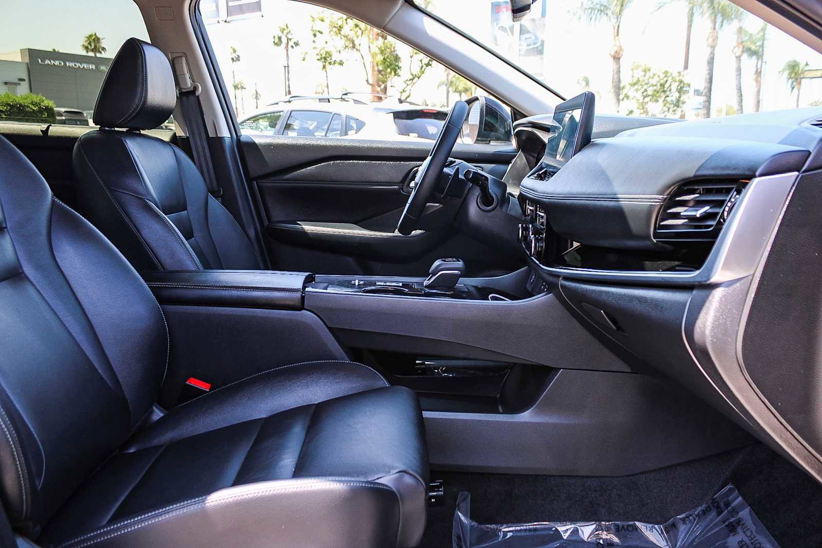 Used 2025 Nissan Rogue SL w/ SL Premium Package image 16