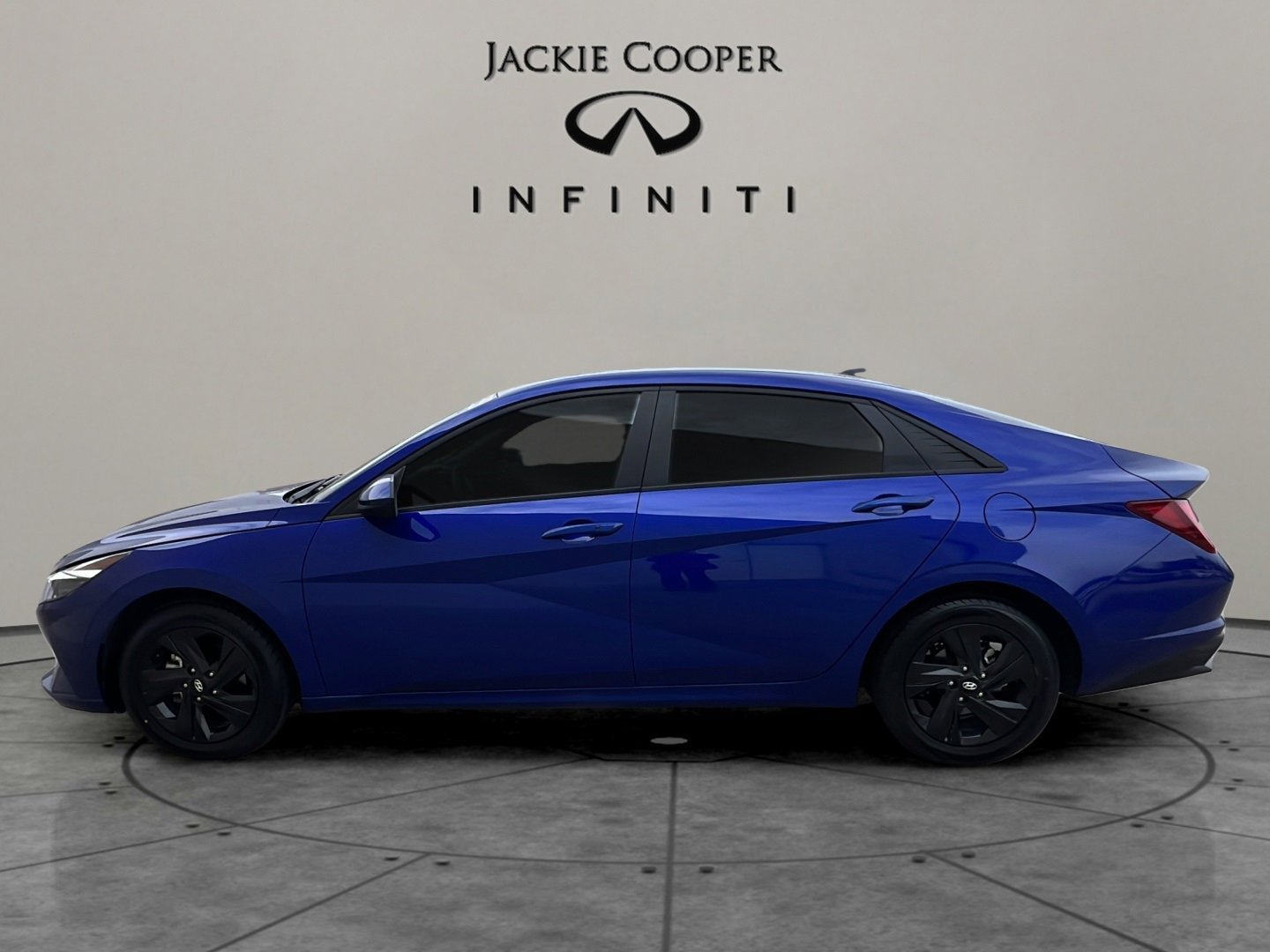 Used 2023 Hyundai Elantra SEL image 2