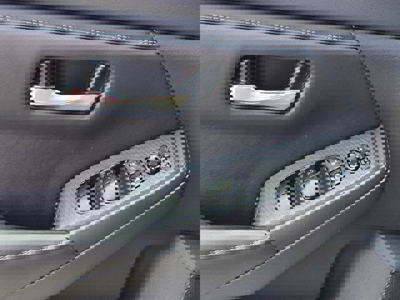 Used 2025 Nissan Sentra SV FWD image 9