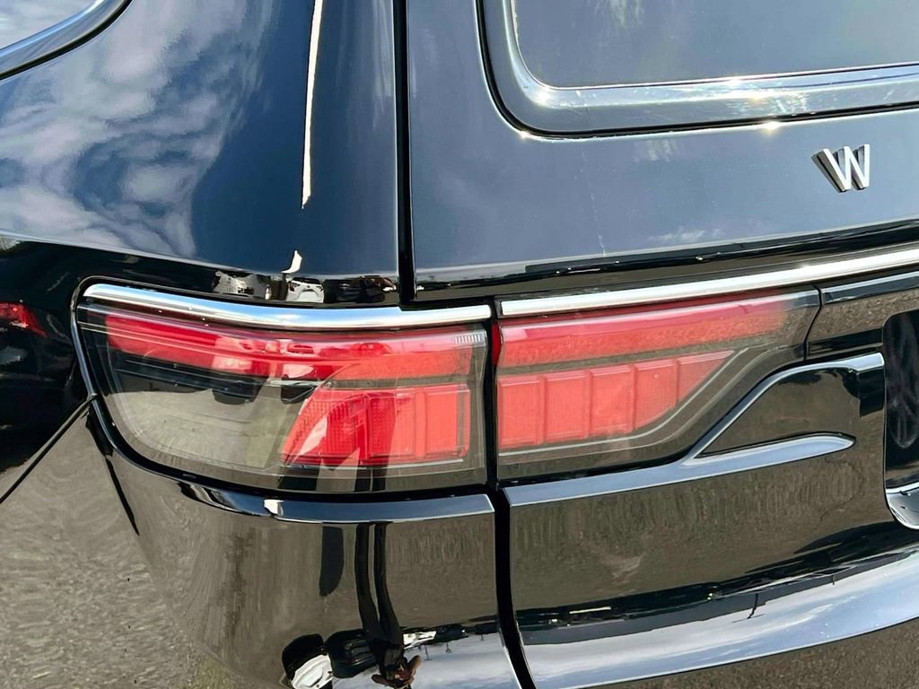 Certified 2025 Jeep Wagoneer 4WD w/ Premium Group I image 9