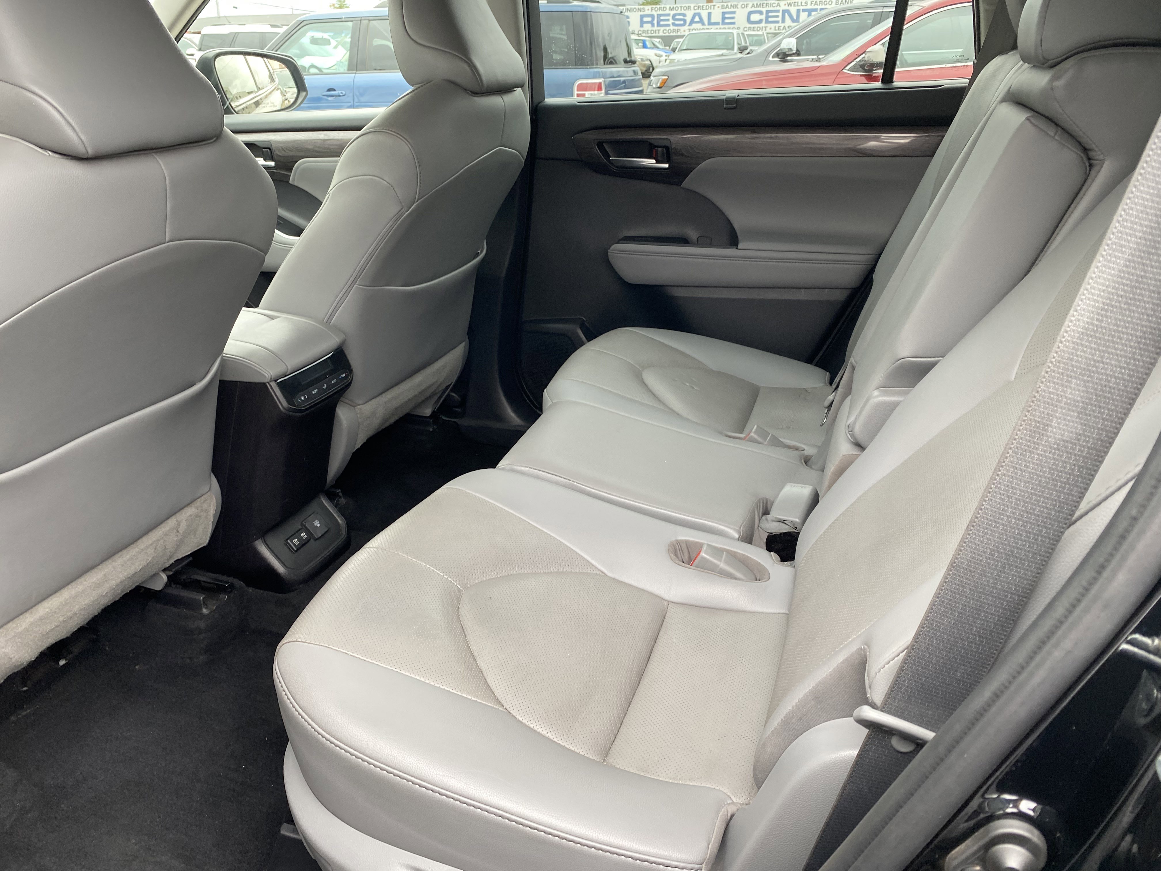 Used 2021 Toyota Highlander Limited image 15