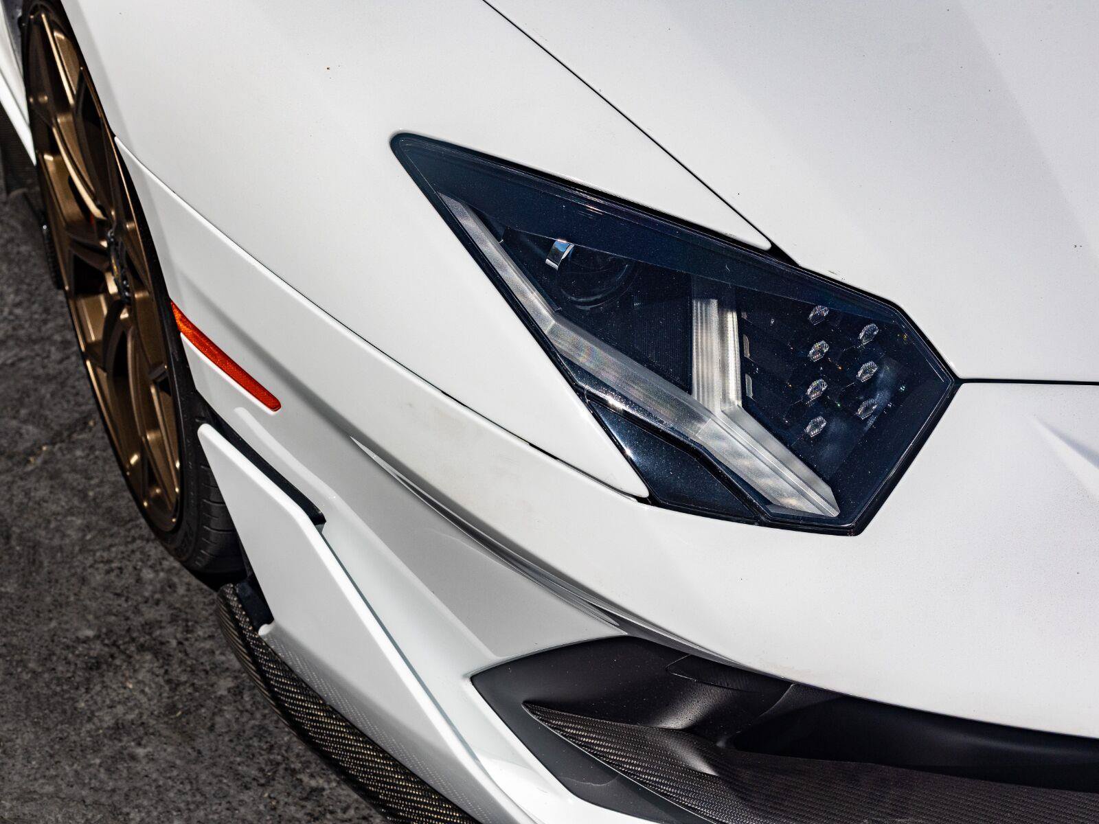 Used 2020 Lamborghini Aventador SVJ AWD/4WD image 45