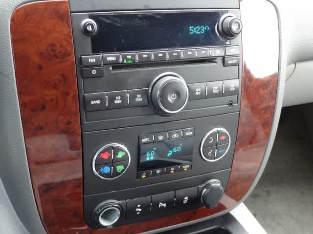 Used 2014 Chevrolet Suburban LT RWD image 23