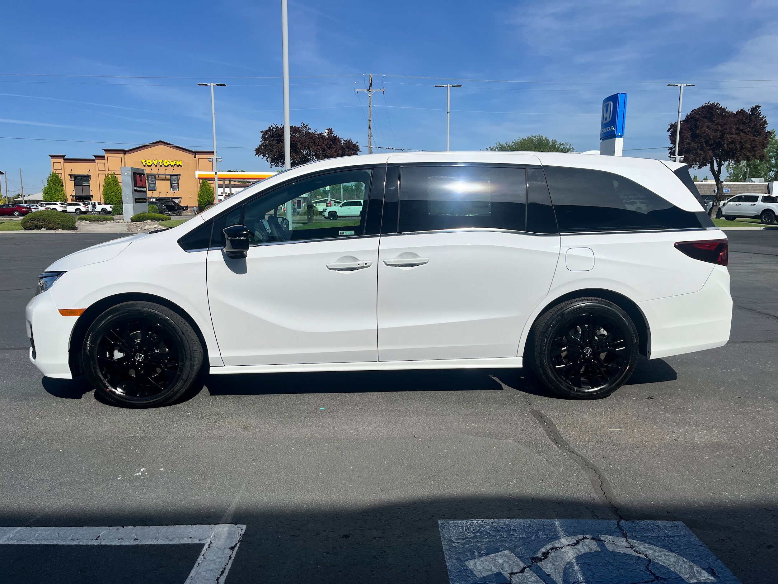 New 2026 Honda Odyssey Sport-L image 8