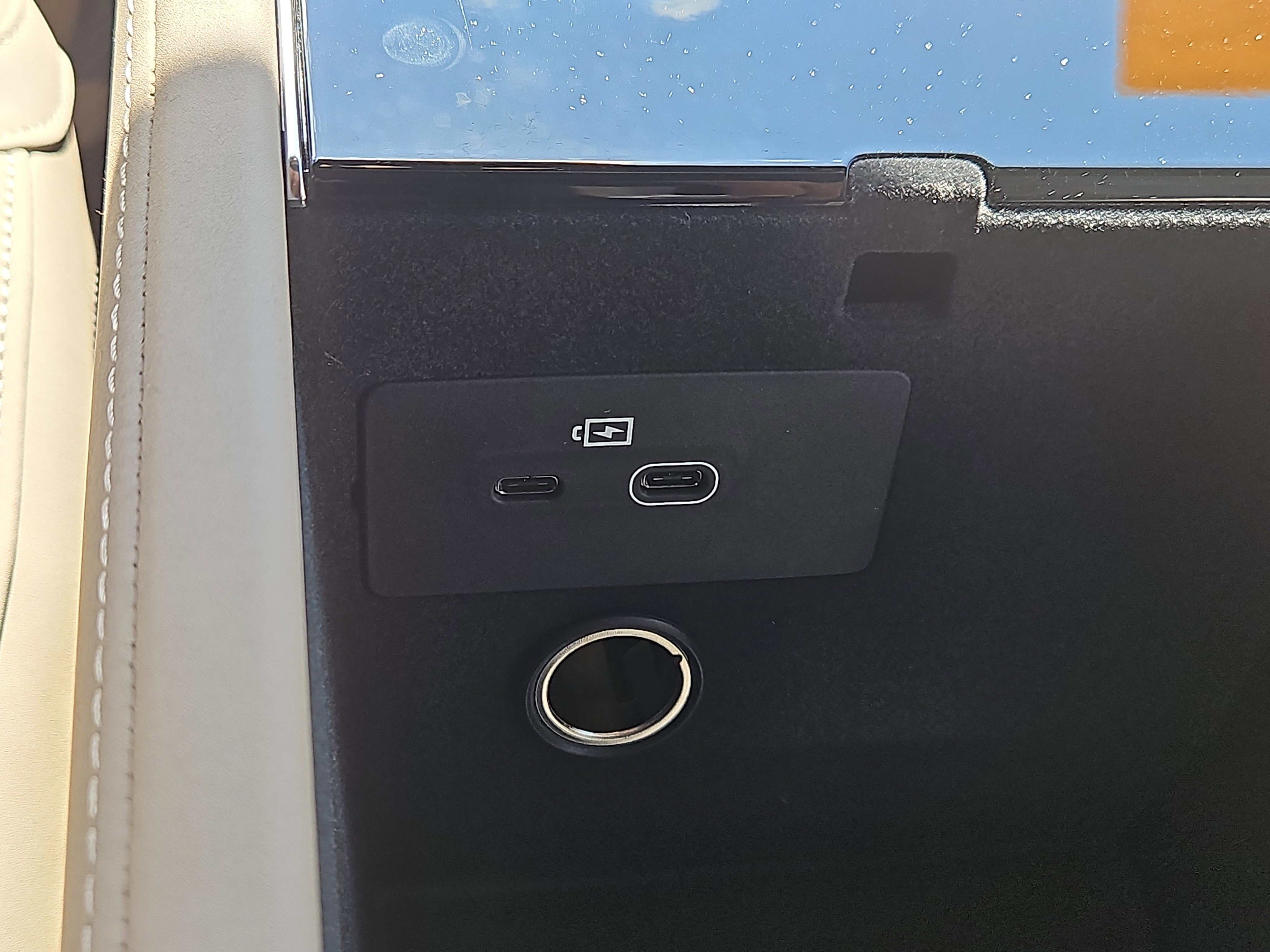 New 2026 Volvo XC90 B6 Plus w/ Protection Package Premier image 7