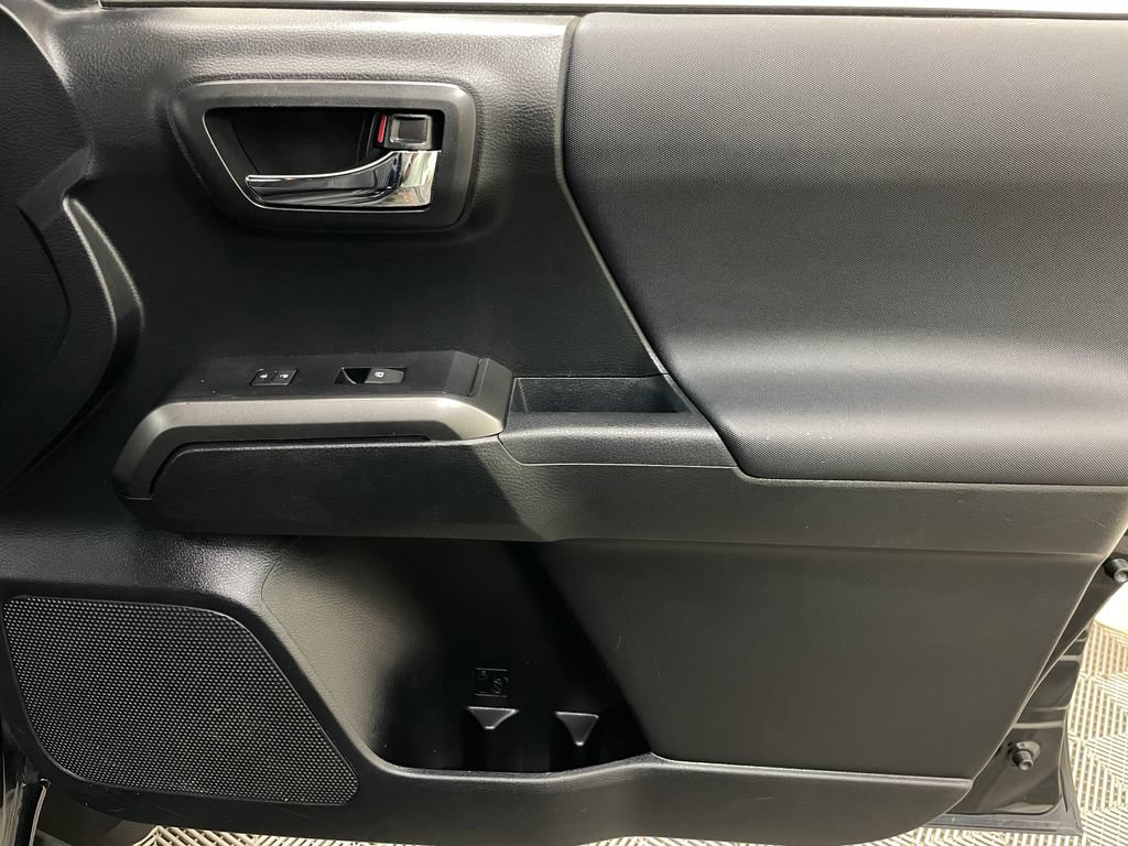 Used 2019 Toyota Tacoma TRD Off-Road AWD/4WD image 38