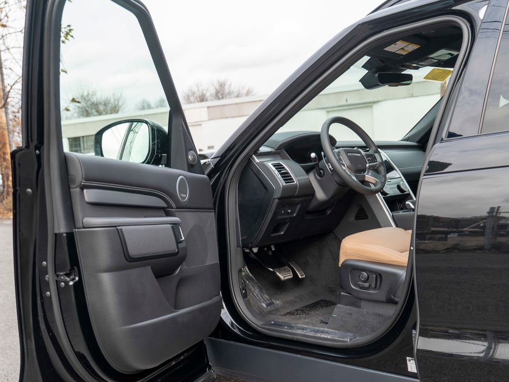 New 2026 Land Rover Discovery Limited Edition AWD/4WD image 10