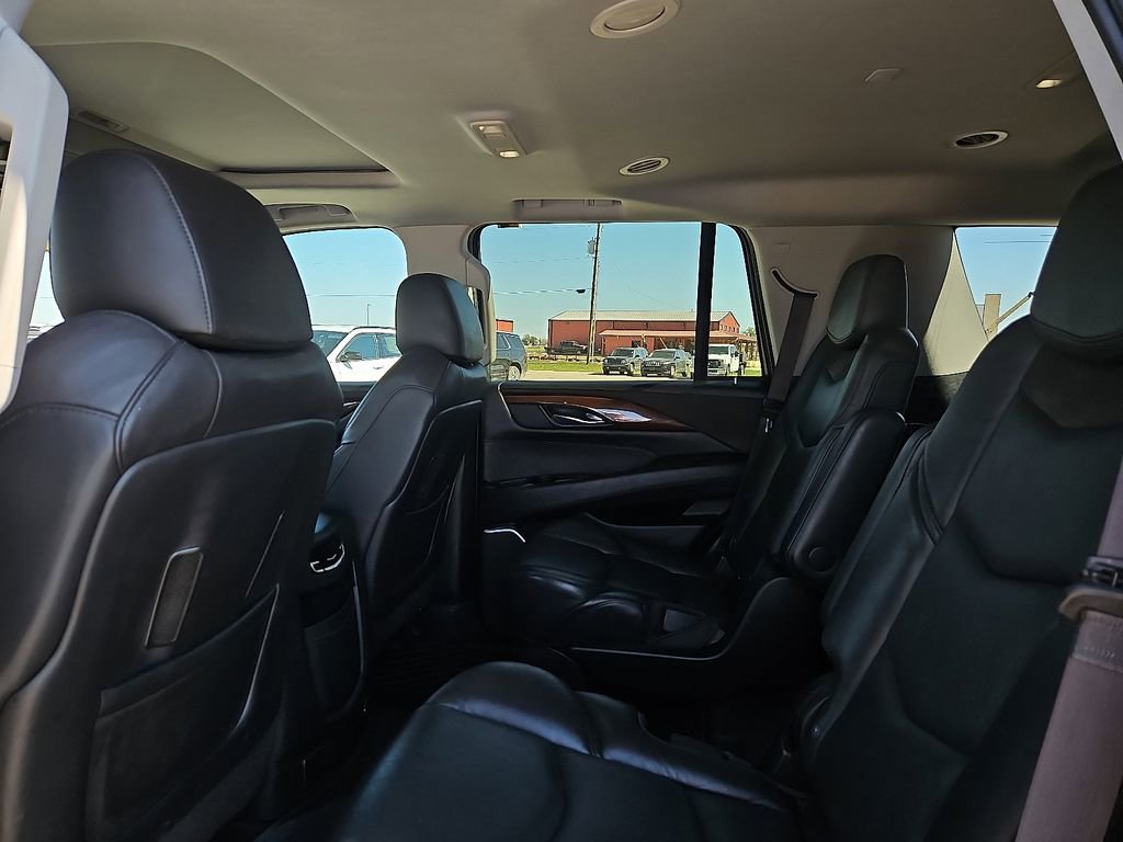 Used 2020 Cadillac Escalade Luxury w/ Escalade Sport Edition AWD/4WD image 18
