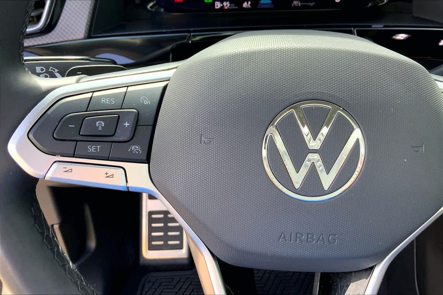 Used 2024 Volkswagen Atlas Peak Edition SE AWD/4WD image 24