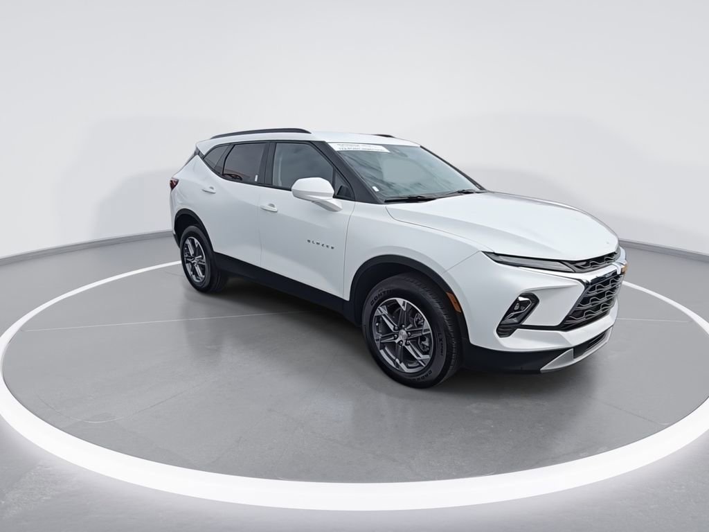 Used 2024 Chevrolet Blazer LT w/ Convenience Package FWD image 2