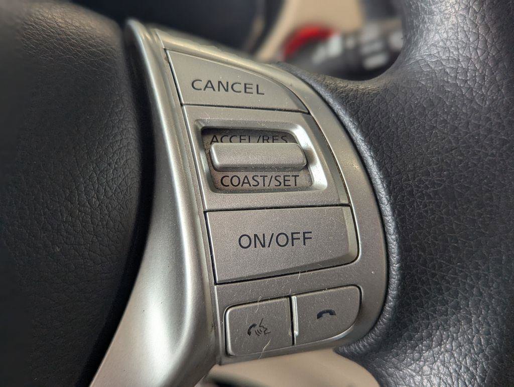 Used 2016 Nissan Rogue SV image 18